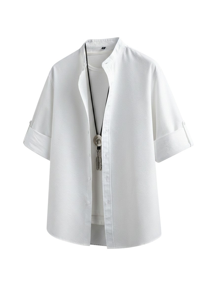 Chemise Maison Bryzen blanche à manches trois-quarts en coton texturé avec boutonnage frontal et coupe décontractée.