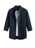 Chemise Maison Bryzen bleu marine à manches trois-quarts en coton, coupe décontractée avec boutonnage frontal.