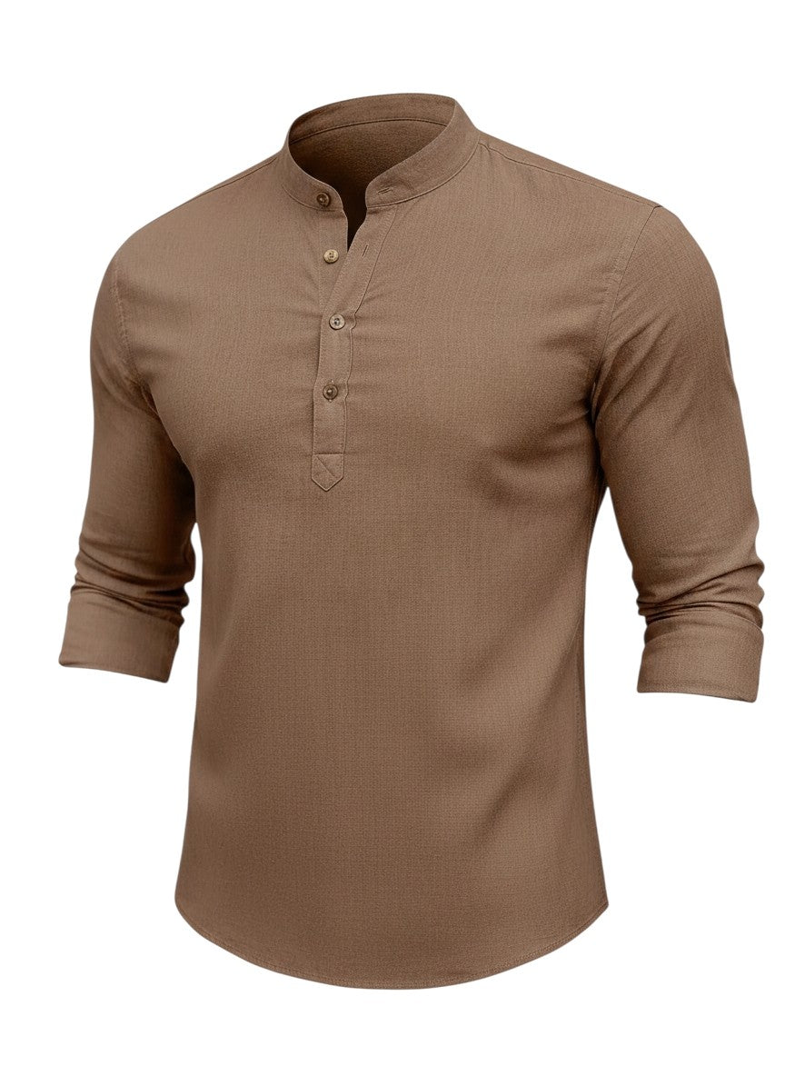 Chemise Maison Bryzen marron à col mandarin, coupe ajustée en coton doux avec boutons effet corne.