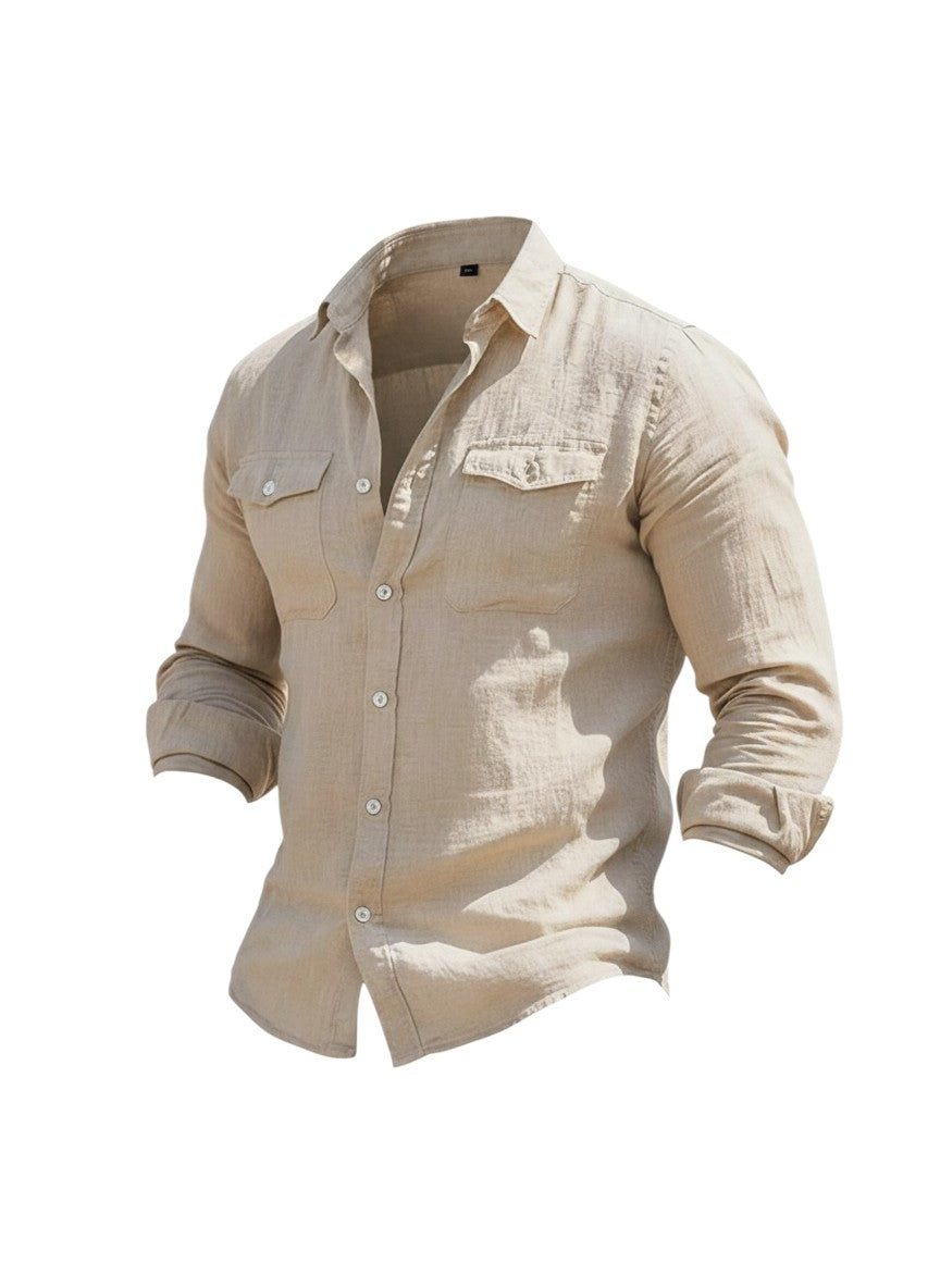 Chemise Maison Bryzen beige en coton avec deux poches poitrine à rabat et coupe droite structurée.