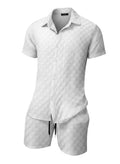 Ensemble Maison Bryzen blanc composé d'une chemise à manches courtes et d'un short en tissu texturé à motif damier.