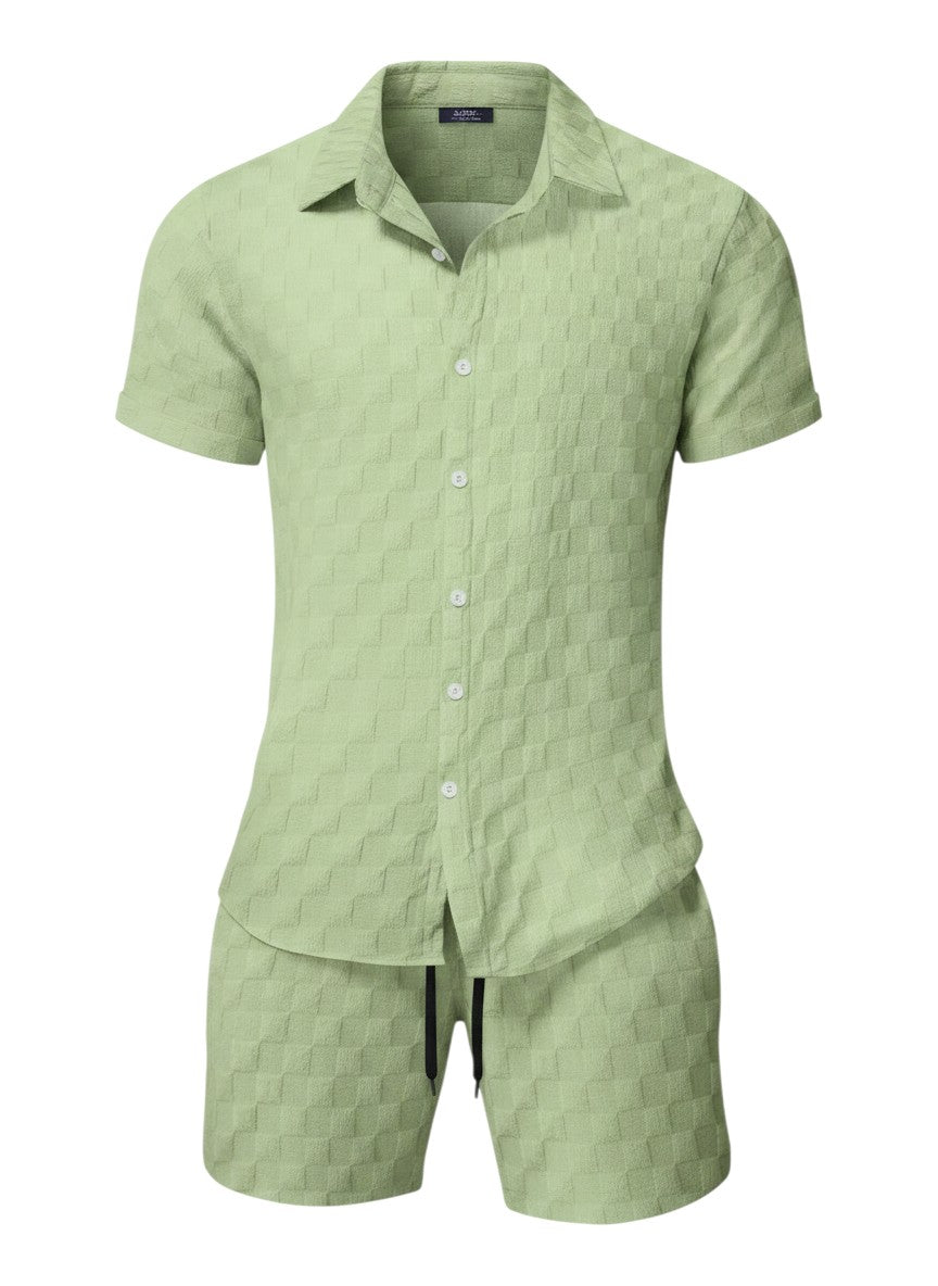 Ensemble Maison Bryzen vert sauge composé d'une chemise à col classique et d'un short en tissu texturé léger.