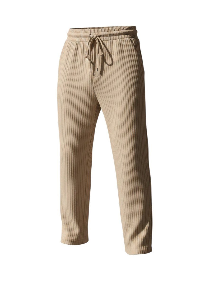 Pantalon large Maison Bryzen beige en maille côtelée légère avec cordon de serrage ajustable pour un confort optimal.