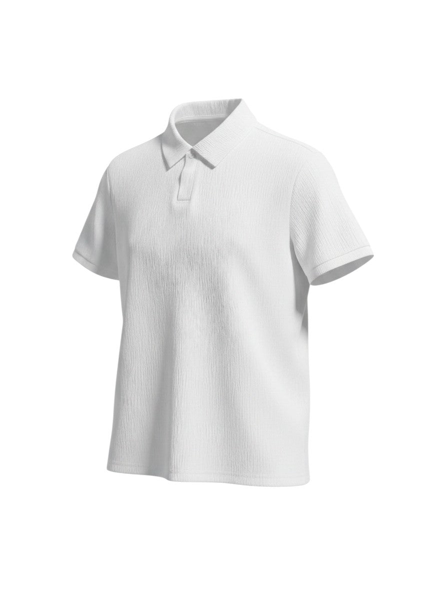 Polo blanc Maison Bryzen en coton doux à texture froissée, coupe décontractée avec col classique et manches courtes.