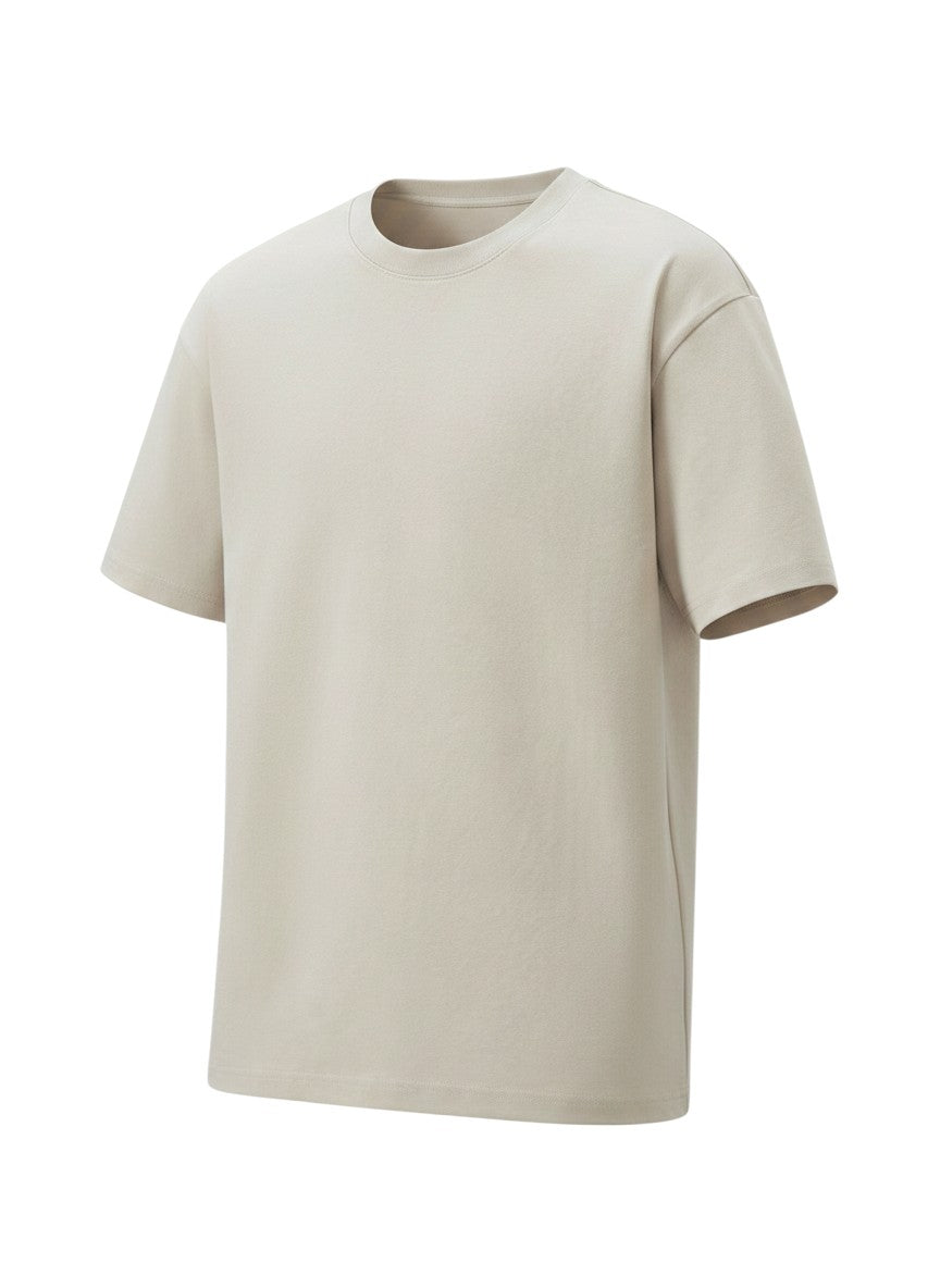 T-shirt Maison Bryzen beige à coupe oversize en coton doux pour un style décontracté et confortable.