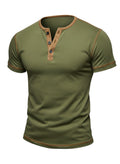 T-shirt Maison Bryzen vert olive en coton doux avec col boutonné et détails contrastés marron aux épaules