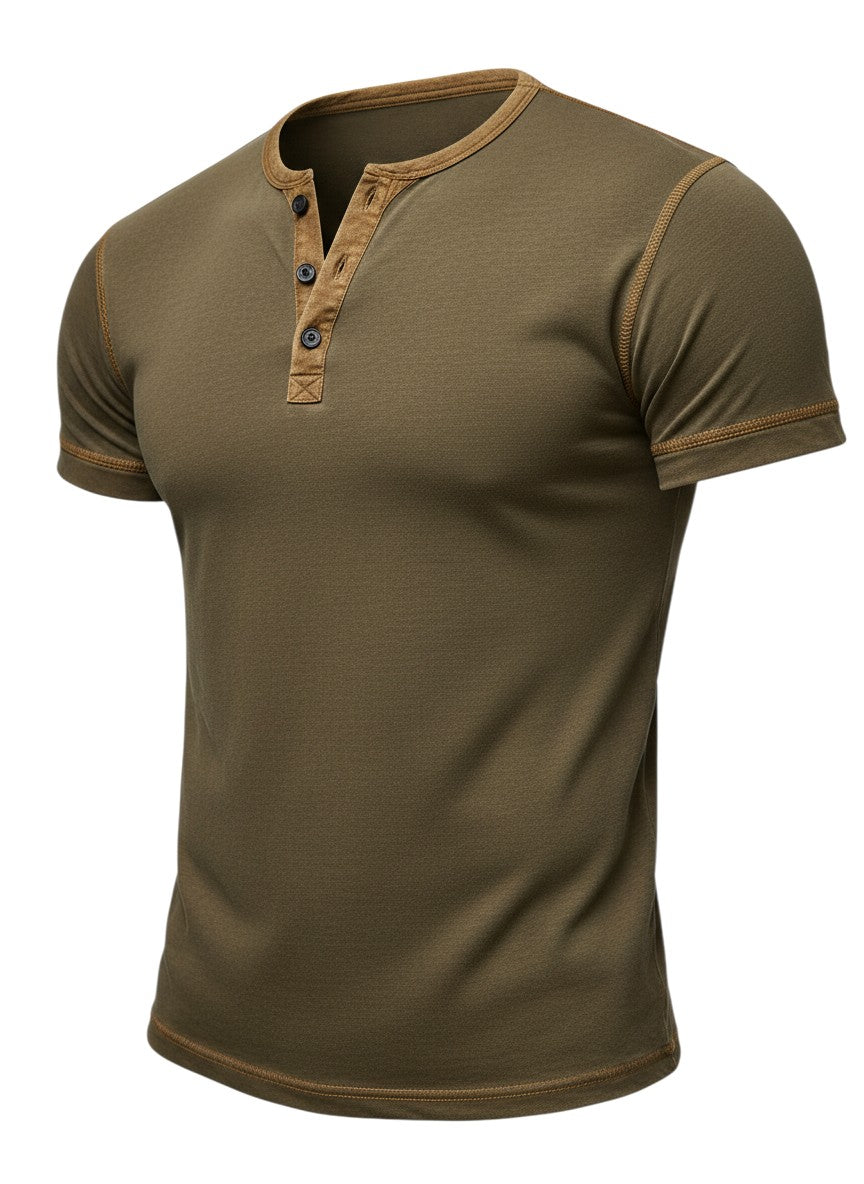 T-shirt Maison Bryzen vert olive en coton doux avec col boutonné et détails contrastés sur les épaules et le col.
